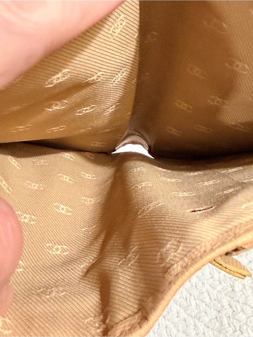 Pre- Loved CHANEL Auth CHANEL Coco Button wallet beige Leather + COA Card - Picture 10 of 16